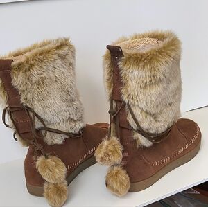 Toms Nepal Brown Rawhide Suede Leather Faux Fur Moccasin Boots Women Size 7.5